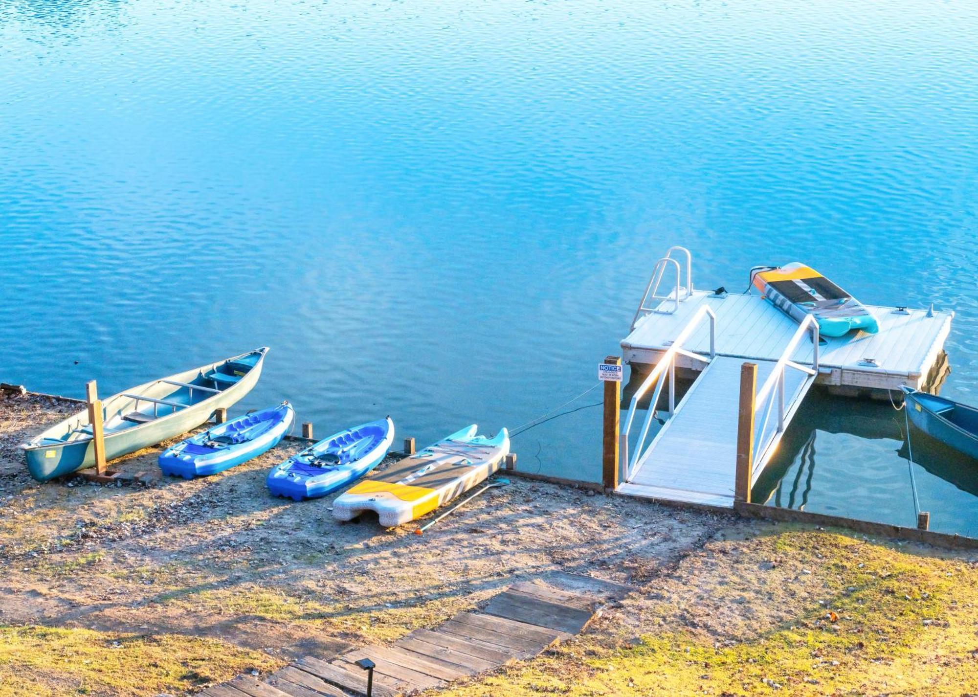 Villa Lakefront With 180 Degree View Private Dock And Boats