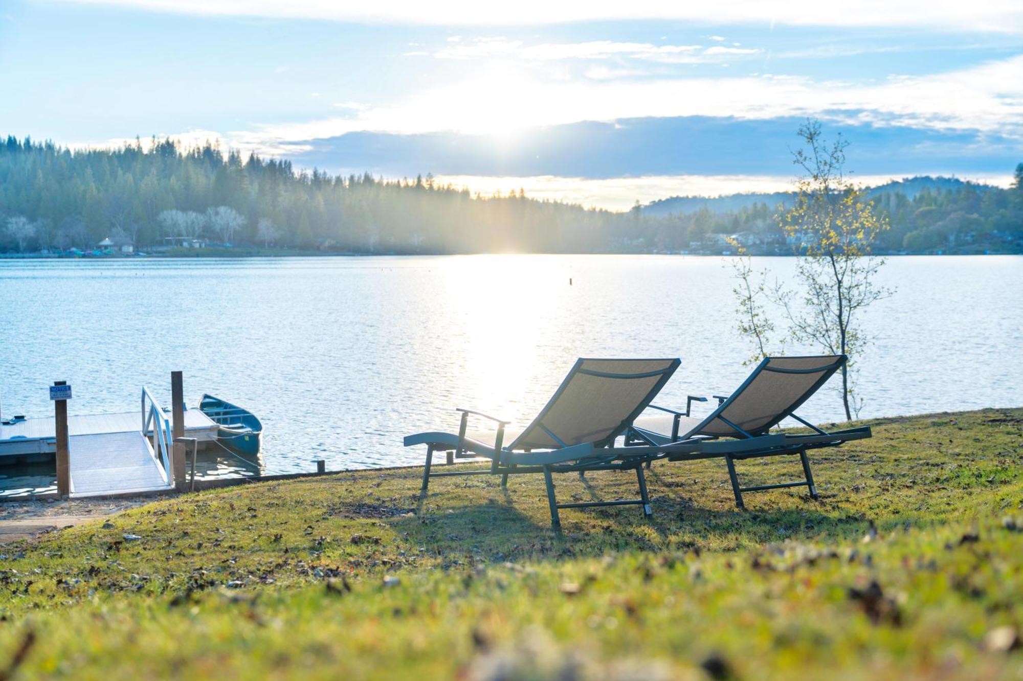 Villa Lakefront With 180 Degree View Private Dock And Boats *