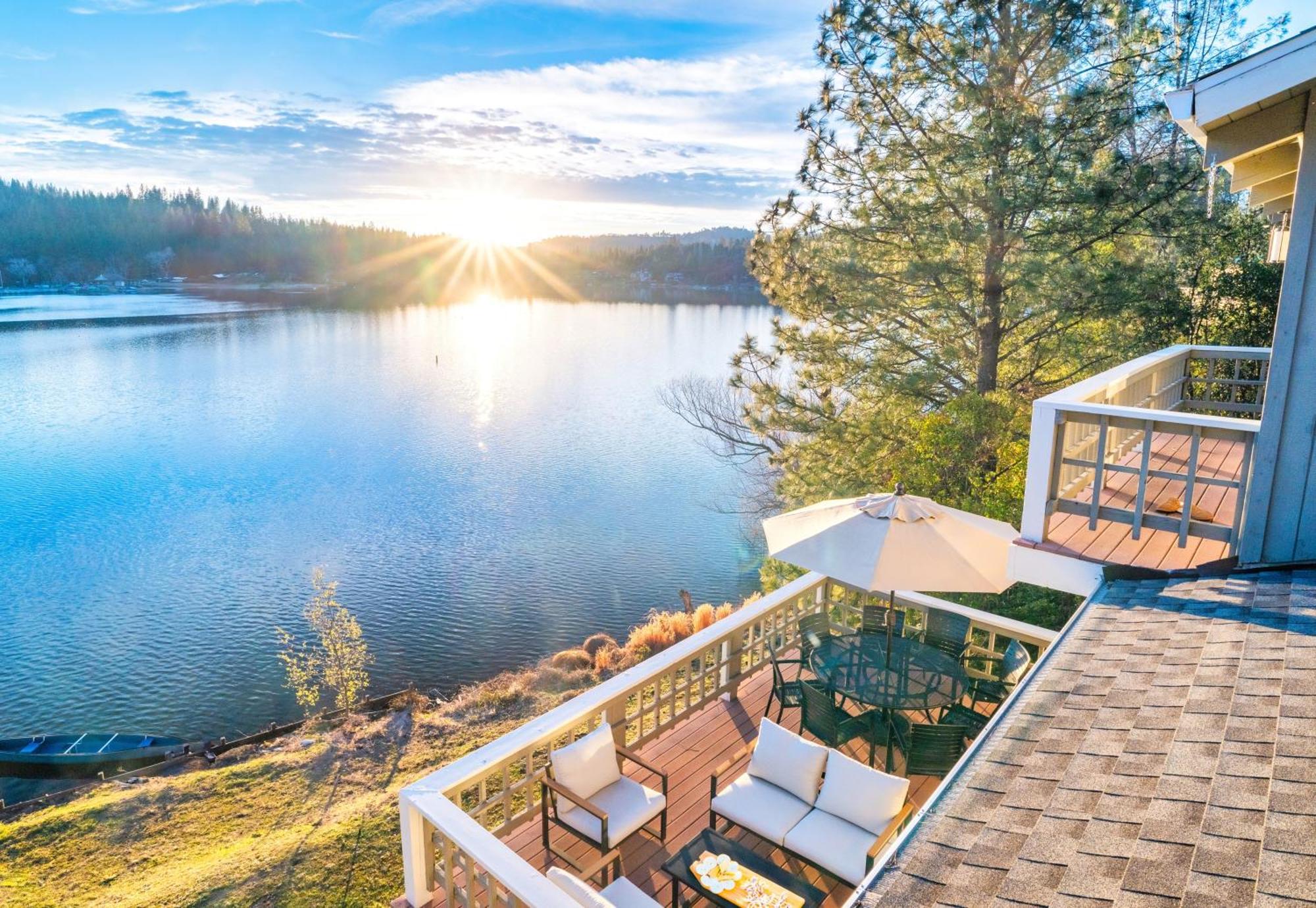 Lakefront With 180 Degree View Private Dock And Boats Groveland