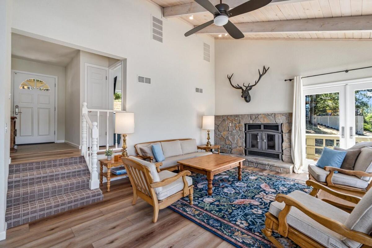 Villa Lakefront With 180 Degree View Private Dock And Boats *